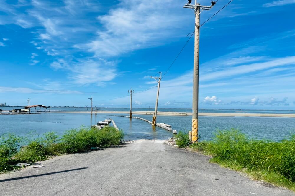 嘉義秘境白水湖壽島，海景第一排馬桶，美拍消失的島嶼和海潮馬路