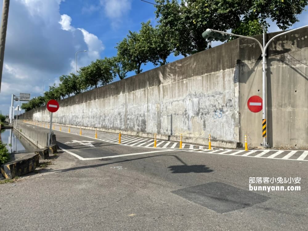 嘉義在水一方，東石水中古厝，美拍被海水包圍的古厝與藍天