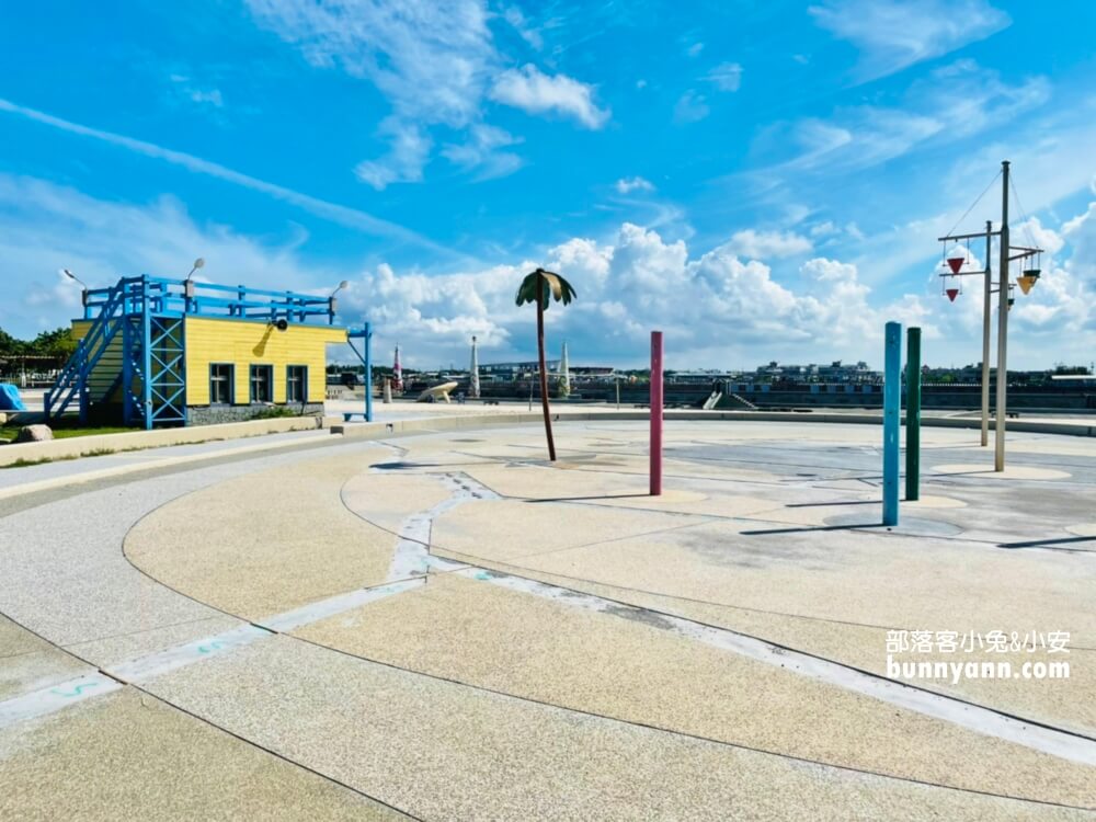 嘉義【東石漁人碼頭】愛琴海異國建築、彩色蚵殼屋、海豚隧道一日遊