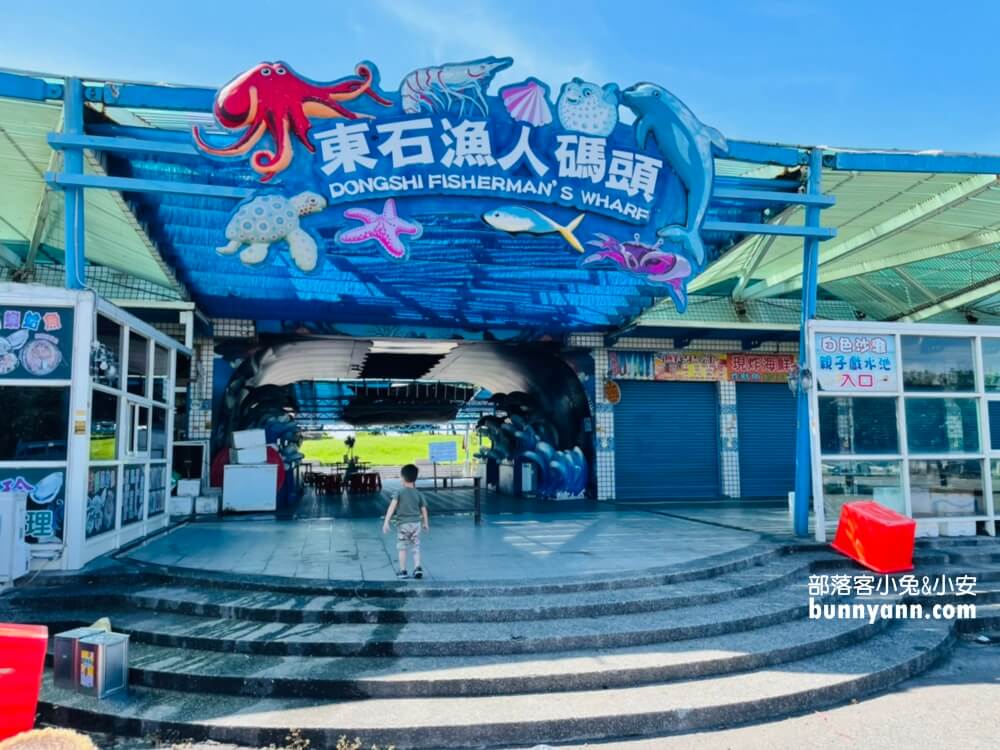 嘉義【東石漁人碼頭】愛琴海異國建築、彩色蚵殼屋、海豚隧道一日遊