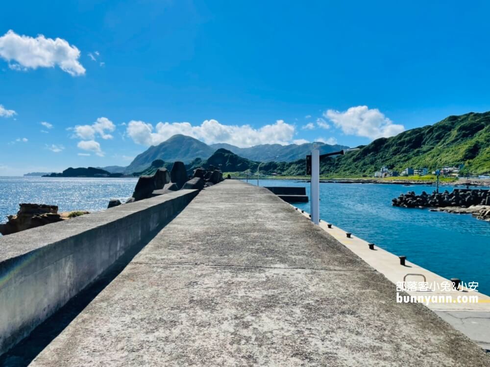 基隆【望海巷跨海景觀橋】朝向大海的步道，來回30分鐘輕鬆走完。