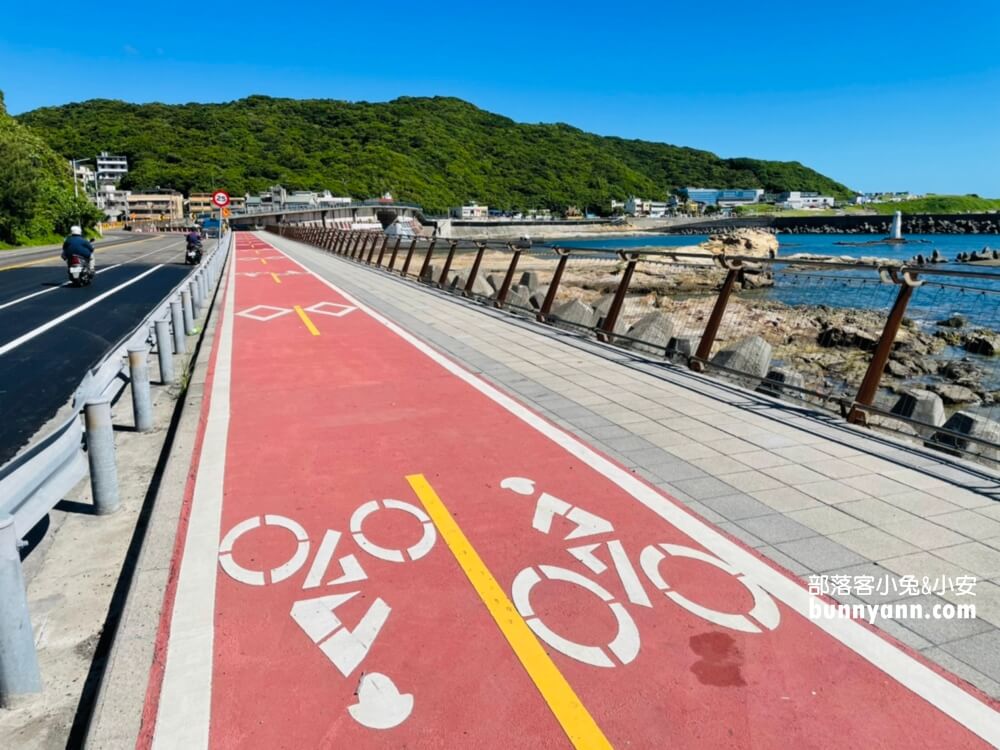 基隆【望海巷跨海景觀橋】朝向大海的步道，來回30分鐘輕鬆走完。