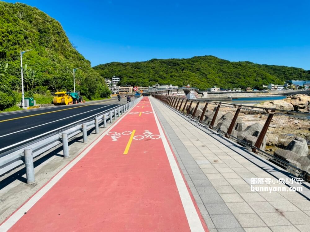 基隆【望海巷跨海景觀橋】朝向大海的步道，來回30分鐘輕鬆走完。