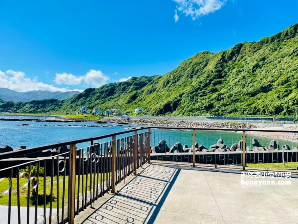 基隆【望海巷跨海景觀橋】朝向大海的步道，來回30分鐘輕鬆走完。
