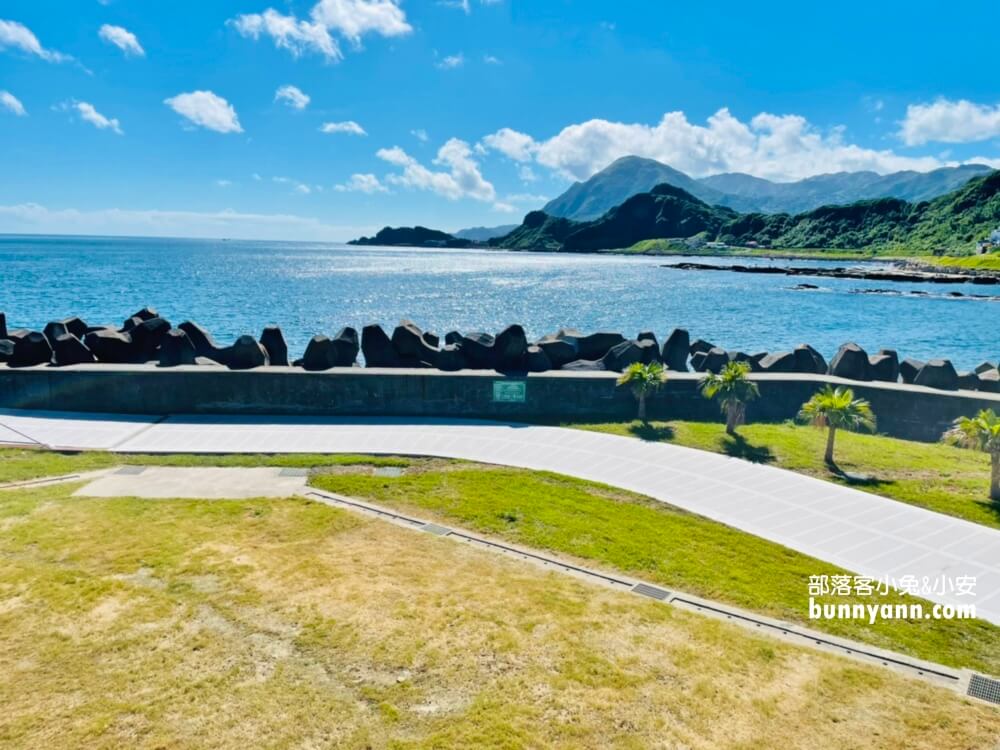 基隆【望海巷跨海景觀橋】朝向大海的步道，來回30分鐘輕鬆走完。