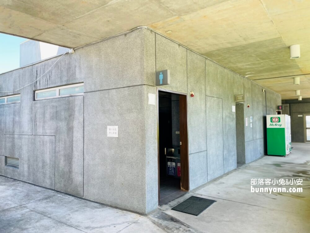基隆【望海巷跨海景觀橋】朝向大海的步道，來回30分鐘輕鬆走完。