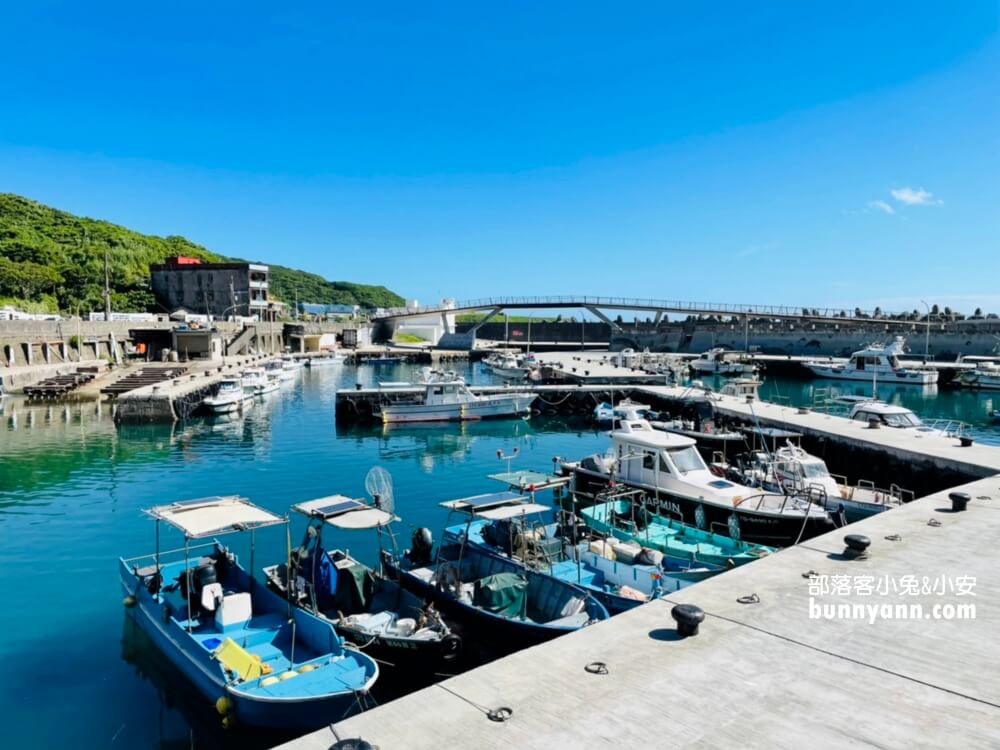 基隆【望海巷跨海景觀橋】朝向大海的步道，來回30分鐘輕鬆走完。