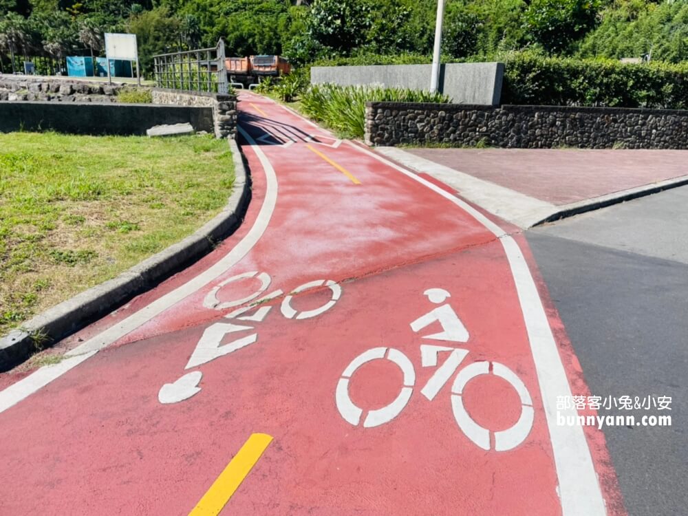 基隆【望海巷跨海景觀橋】朝向大海的步道，來回30分鐘輕鬆走完。
