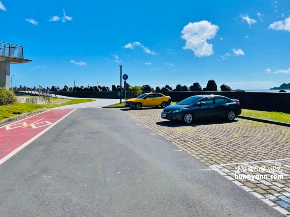 基隆【望海巷跨海景觀橋】朝向大海的步道，來回30分鐘輕鬆走完。