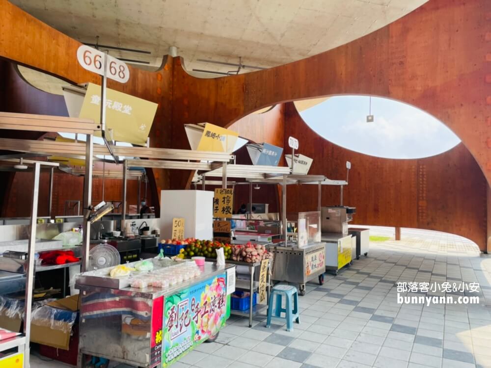 南寮漁港不僅有超好玩的室內溜滑梯，還有好逛又好買的波光市集！