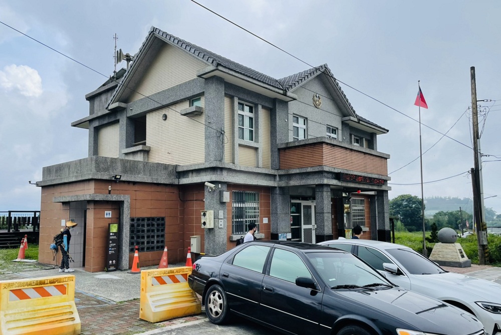 【二延平步道】除了景色悠閒，更能瞧見雲瀑、雲海、隙頂夕照、茶田景色等自然美景