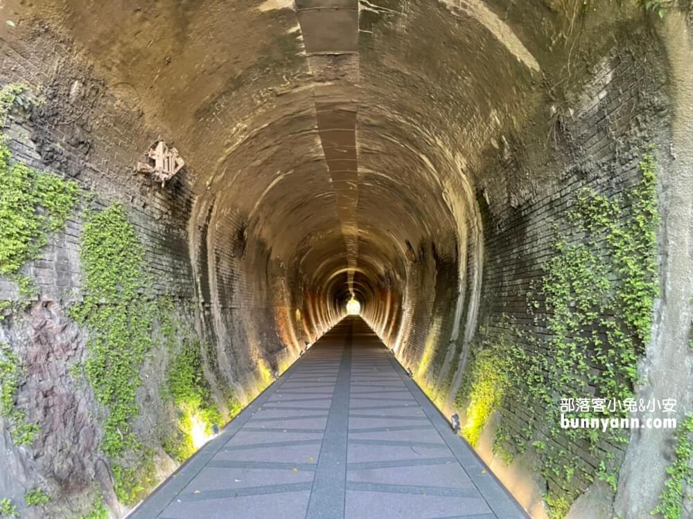 【新北】五堵台鐵舊隧道自行車道，神隱少女隧道藏在這裡