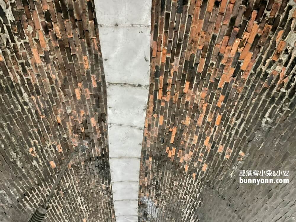 【新北】五堵台鐵舊隧道自行車道，神隱少女隧道藏在這裡