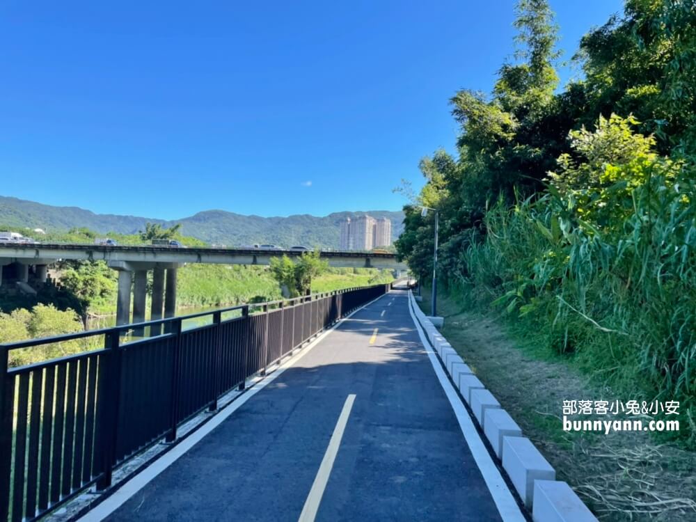 【新北】五堵台鐵舊隧道自行車道，神隱少女隧道藏在這裡