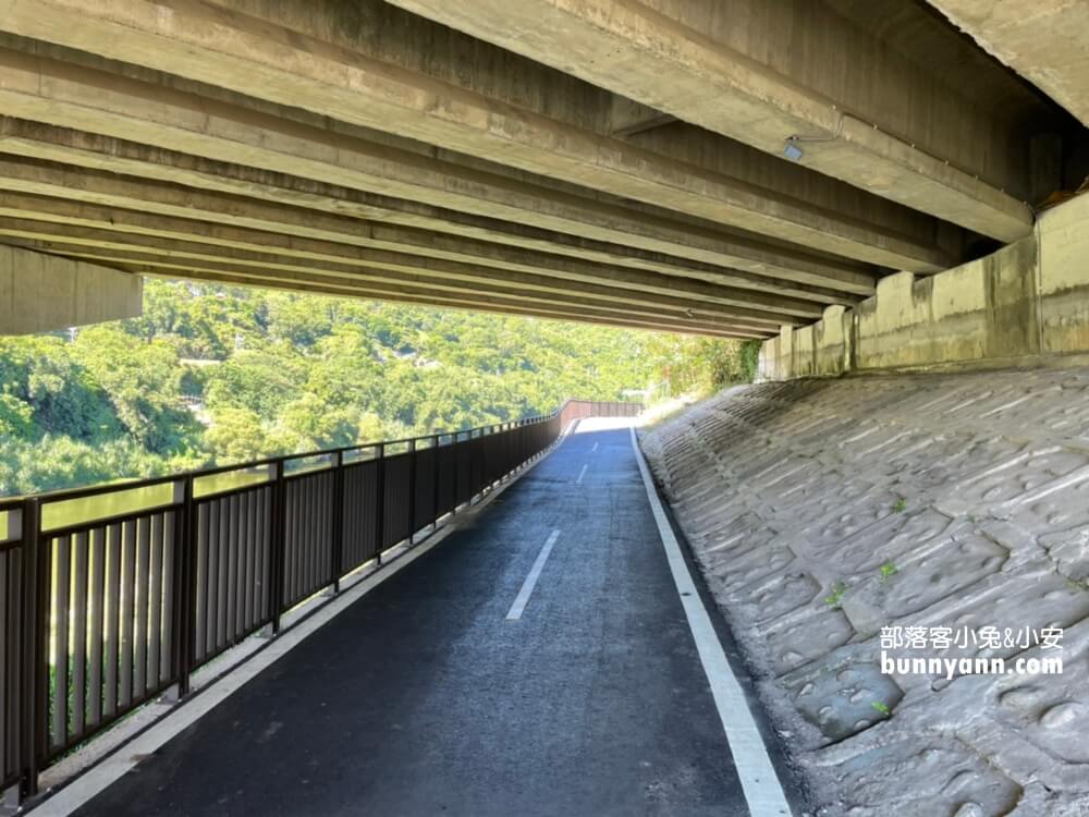 【新北】五堵台鐵舊隧道自行車道，神隱少女隧道藏在這裡