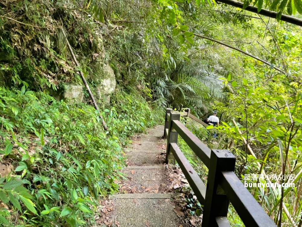 南庄【神仙谷瀑布】園區內擁有壯麗的景色和水量豐沛的山谷瀑布