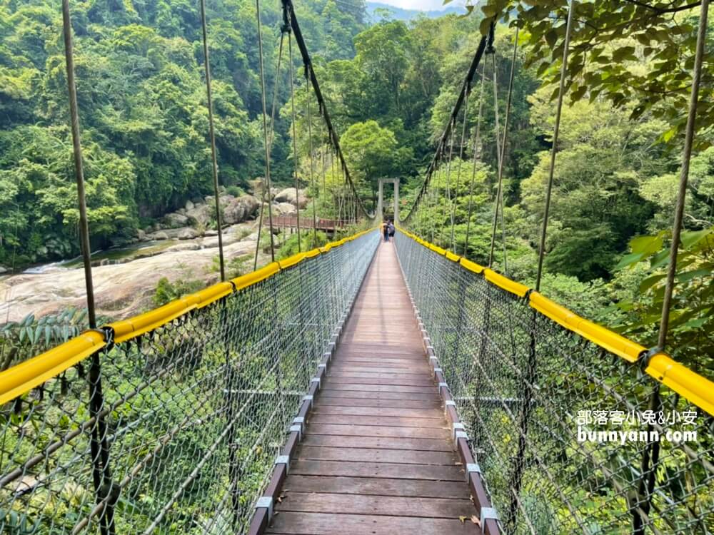 南庄【神仙谷瀑布】園區內擁有壯麗的景色和水量豐沛的山谷瀑布