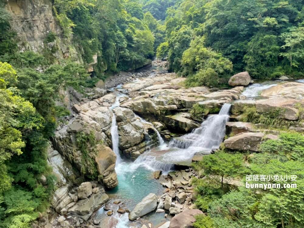 南庄【神仙谷瀑布】園區內擁有壯麗的景色和水量豐沛的山谷瀑布
