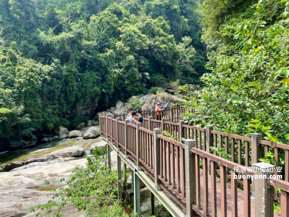 南庄【神仙谷瀑布】園區內擁有壯麗的景色和水量豐沛的山谷瀑布