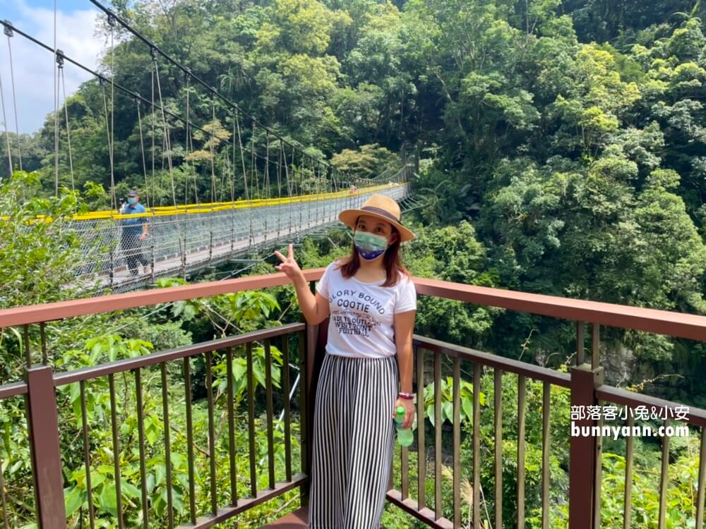 南庄【神仙谷瀑布】園區內擁有壯麗的景色和水量豐沛的山谷瀑布