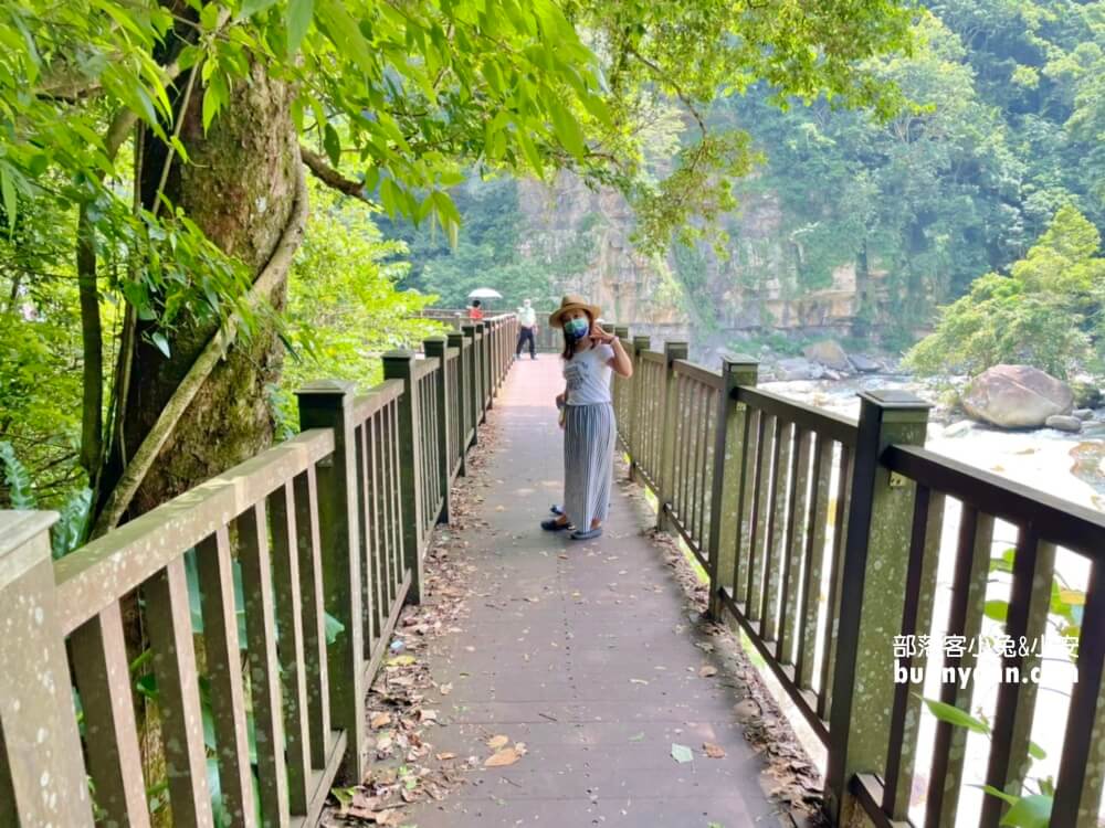 南庄【神仙谷瀑布】園區內擁有壯麗的景色和水量豐沛的山谷瀑布
