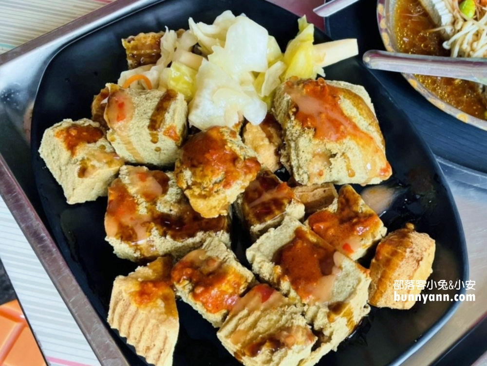胡記臭豆腐，臭到爆炸工寮版臭豆腐，想吃大聲叫阿興