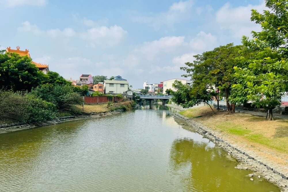 台南月津港親水公園，橋南老街半日遊，騎單車漫遊河濱好悠閒