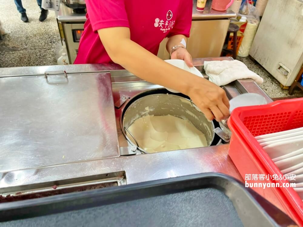 台南【同記安平豆花】豆花綿密粉圓也超多，府城安平必吃美食