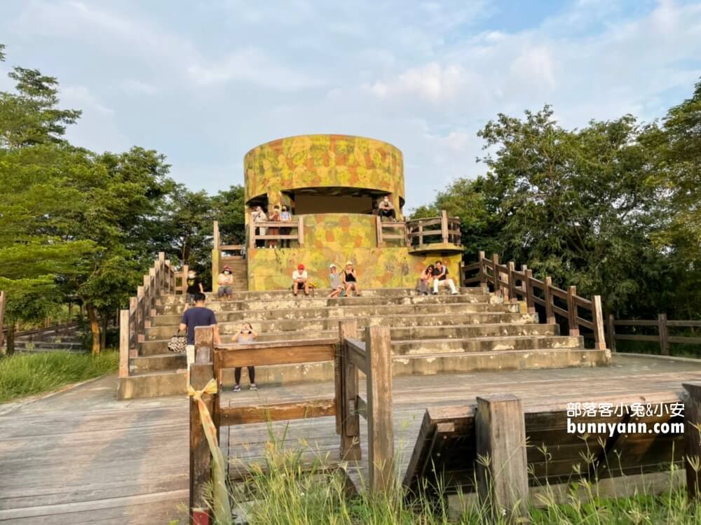 高雄漯底山自然公園，月世界泥火山探險，眺望美麗夕陽海景