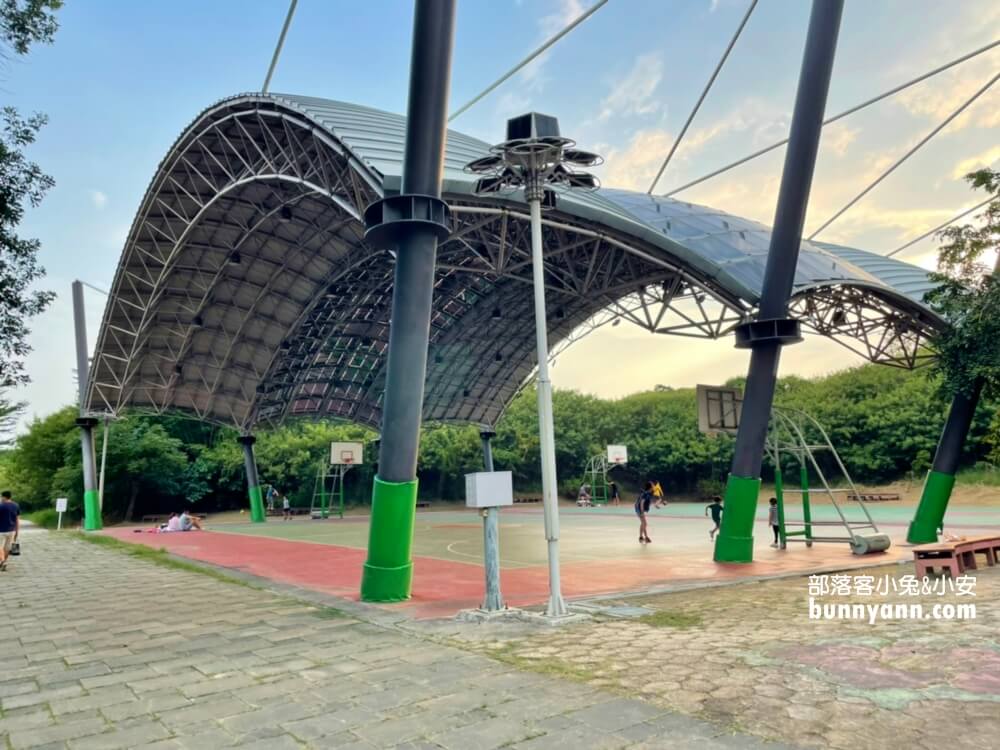 高雄漯底山自然公園，月世界泥火山探險，眺望美麗夕陽海景