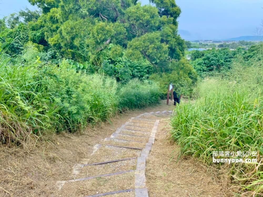 高雄漯底山自然公園，月世界泥火山探險，眺望美麗夕陽海景
