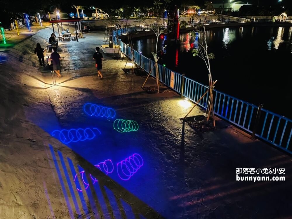 【舊社代安宮】全長2公里的池畔步道，有親子溜滑梯跟夜晚燈光可逛