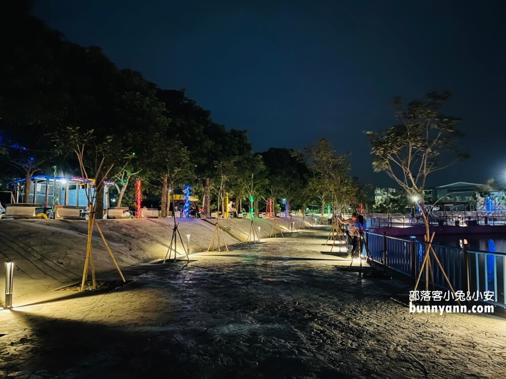 【舊社代安宮】全長2公里的池畔步道，有親子溜滑梯跟夜晚燈光可逛