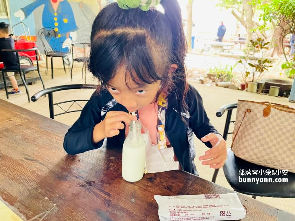 台中》益健乳羊牧場，不用入場費飼料又便宜，餵羊好地方