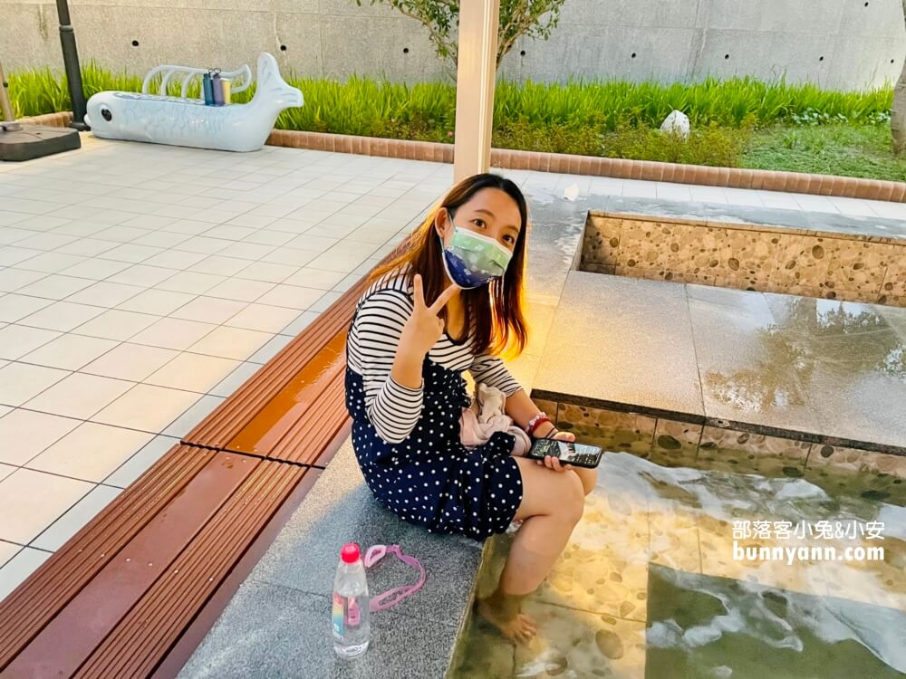 桃園【羅浮溫泉】有露天SPA池和小孩愛的戲水池，泉質真的很棒