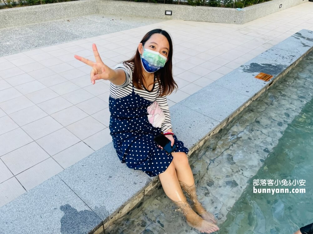 桃園【羅浮溫泉】有露天SPA池和小孩愛的戲水池，泉質真的很棒