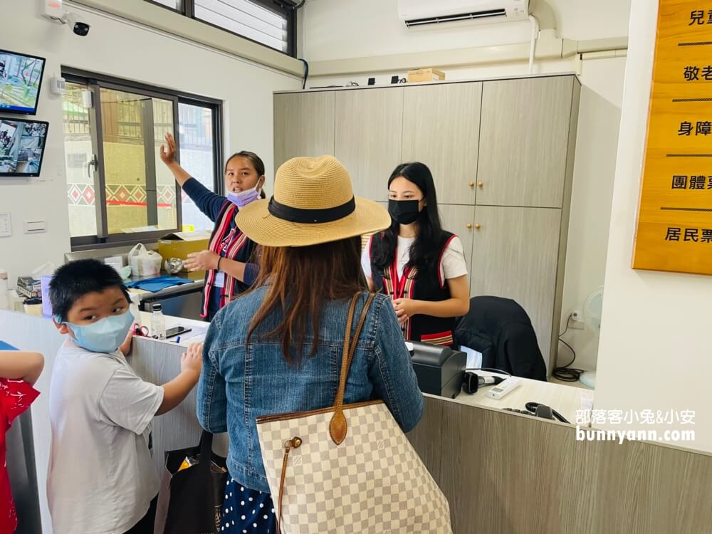 桃園【羅浮溫泉】有露天SPA池和小孩愛的戲水池，泉質真的很棒
