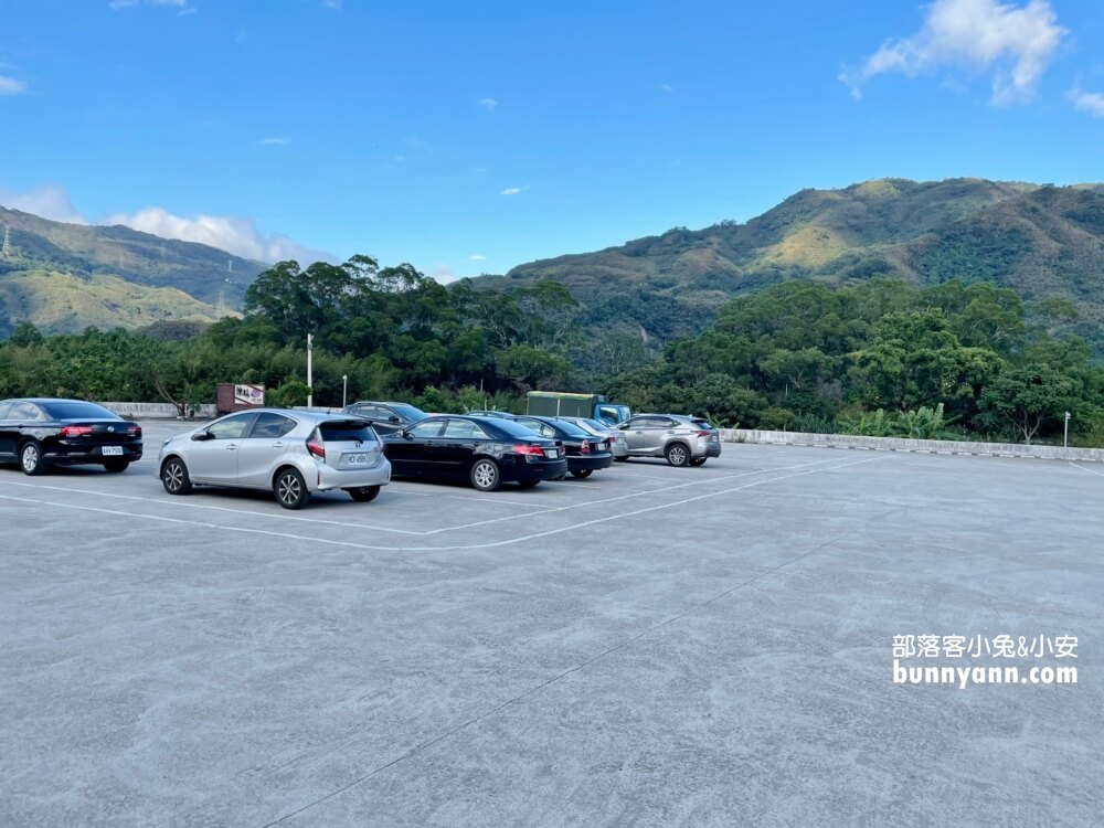 桃園【羅浮溫泉】有露天SPA池和小孩愛的戲水池，泉質真的很棒