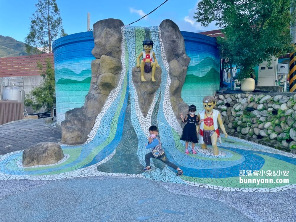 桃園【羅浮溫泉】有露天SPA池和小孩愛的戲水池，泉質真的很棒