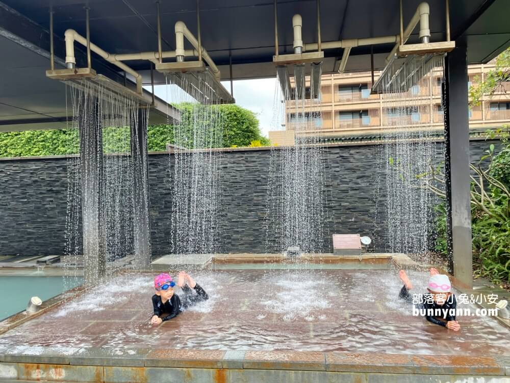 【陽明山天籟渡假酒店】從飯店前就能欣賞到陽明山的美麗風光，開車前往金山老街只需約15分鐘，地點超方便！
