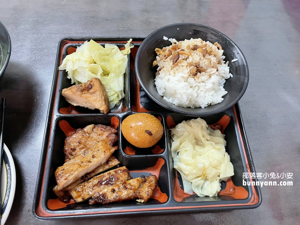 【天下魯肉飯】排骨便當任選三種配菜只賣50元超佛