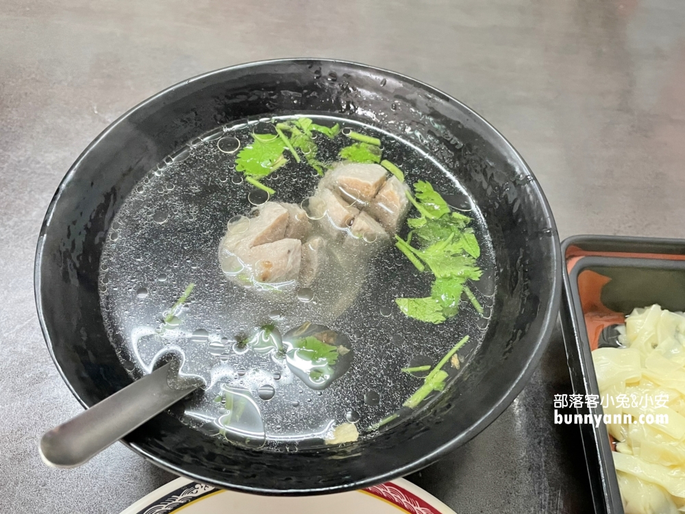 【天下魯肉飯】排骨便當任選三種配菜只賣50元超佛