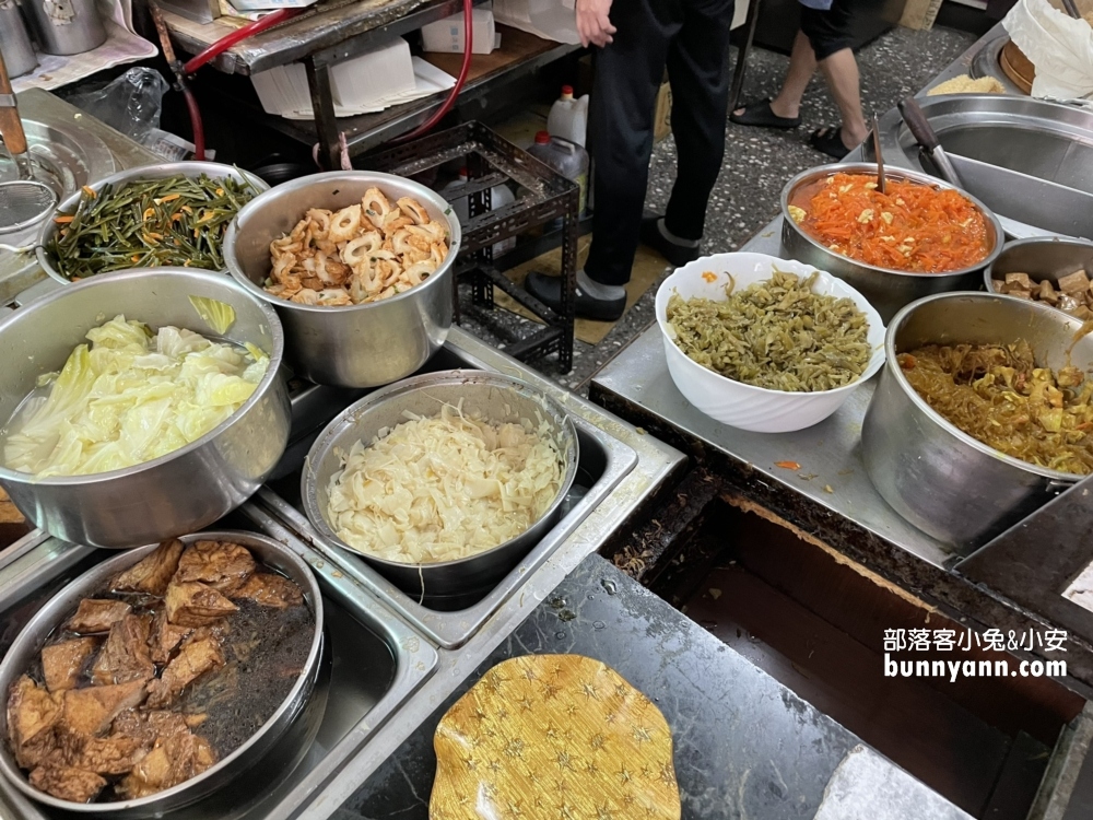 【天下魯肉飯】排骨便當任選三種配菜只賣50元超佛