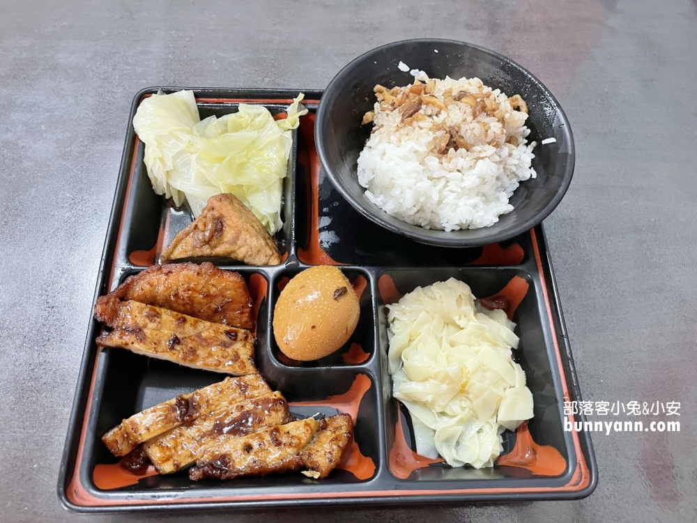 【天下魯肉飯】排骨便當任選三種配菜只賣50元超佛