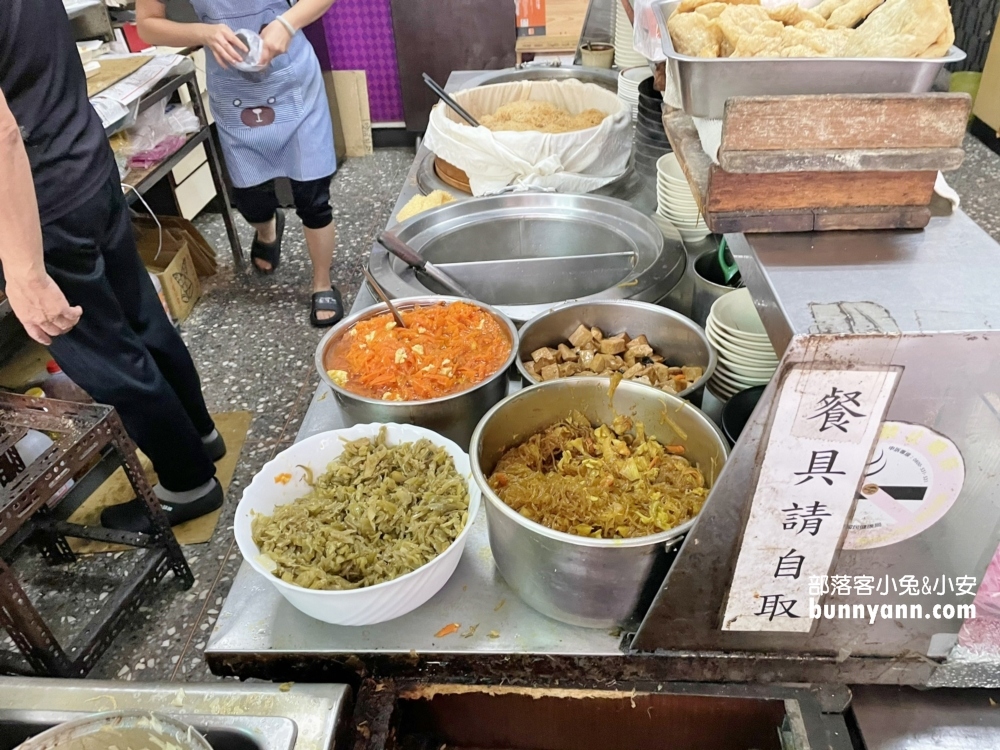【天下魯肉飯】排骨便當任選三種配菜只賣50元超佛