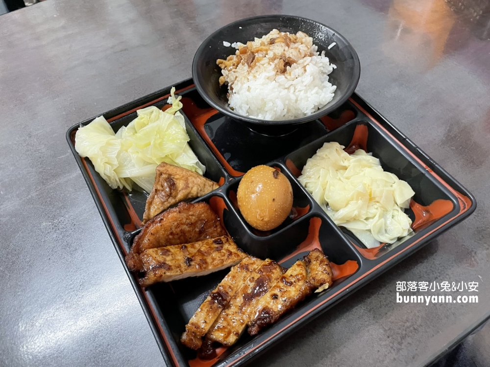 【天下魯肉飯】排骨便當任選三種配菜只賣50元超佛
