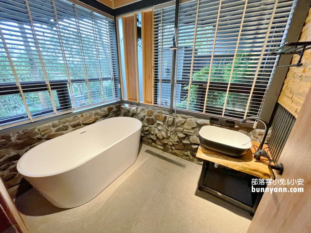宜蘭鳳梨屋水上莊園｜夢幻鞦韆＋鳳梨泳池拍好拍滿！