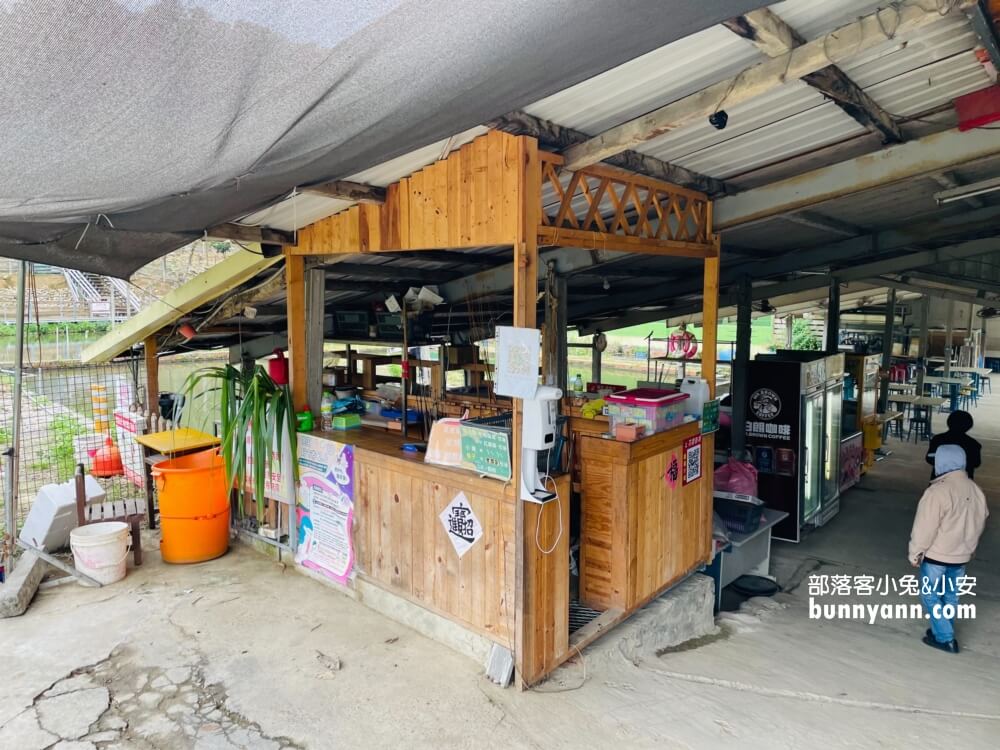 桃園「花鹿秘境」餵水豚和梅花鹿吃飯，暢遊李家摸蜆農場
