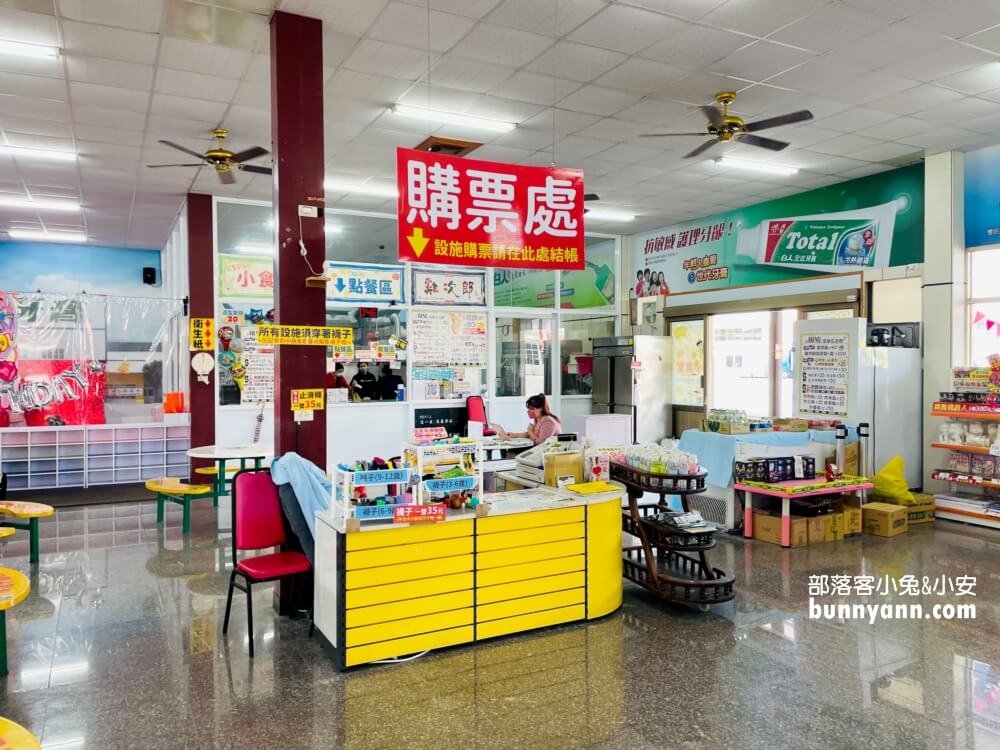 嘉義白人牙膏觀光工廠，嘉義水上鄉最佳室內景點，提供飲料汽水與咖啡暢飲