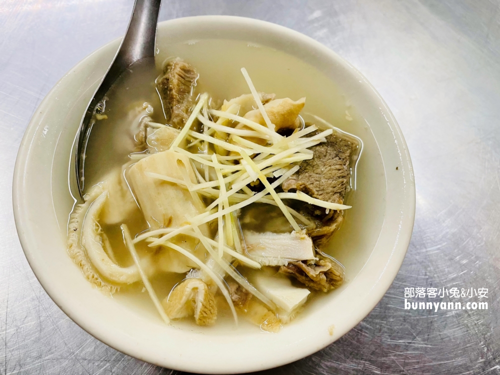 【嘉義王媽媽牛雜湯】谷歌4.2顆星留言三千多則的市場美食攤真好吃